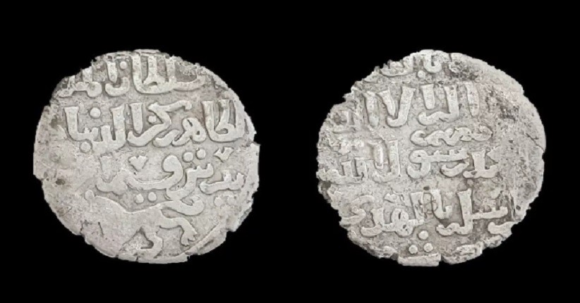 Tumpukan Koin Emas dan Perak dari Era Islam Ditemukan di Belakang Kuil Mesir