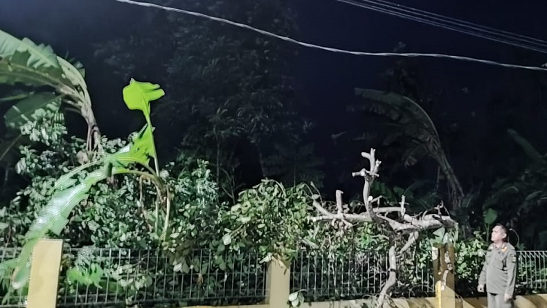  Diterjang Puting Beliung, 66 Rumah di Cikidang Sukabumi Porak-poranda