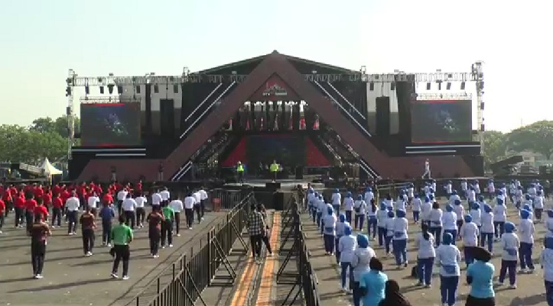 Ratusan Personel TNI AL Ikuti Senam dan Lomba dalam Event GTV Love Suroboyo