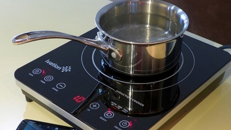 Uji Coba, Paket Kompor Listrik Bakal Dibagikan Gratis untuk 300.000 Rumah Tangga Miskin