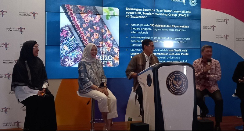 Mengenal Keunikan Batik Tulis Lasem yang  Dijadikan Suvenir di TWG G20 Bali 