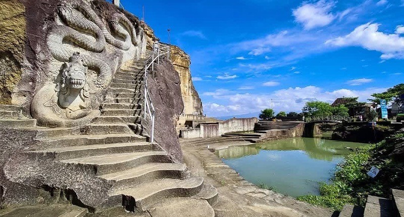 Sensasi Menjelajahi Tebing Breksi di Yogyakarta, Ada Pahatan Naga dengan Filosofi sebagai Penjaga 