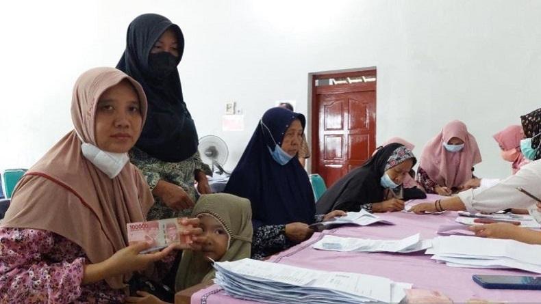 Wakil Wali Kota Surabaya Ingatkan Warga Penerima BLT BBM: Jangan Dipakai Beli HP