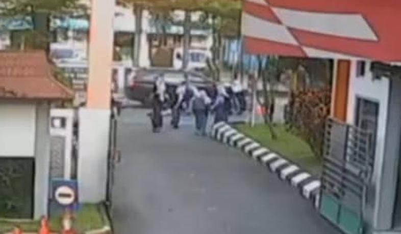 Toyota Rush Tabrak Belasan Siswa SMA di Banyumas saat Akan Menyeberang ke Sekolah