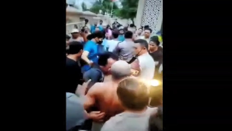 Aksinya Terekam CCTV, Pelaku Spesialis Pencurian Motor di Masjid Diamuk Massa