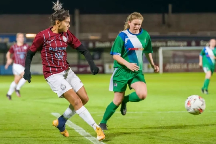 Keren! Striker Cantik Indonesia Zahra Muzdalifah Cetak Gol Debut di Tanah Inggris