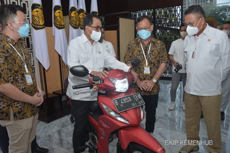 Menhub Upayakan Subsidi BBM Dialihkan untuk Konversi Kendaraan Listrik