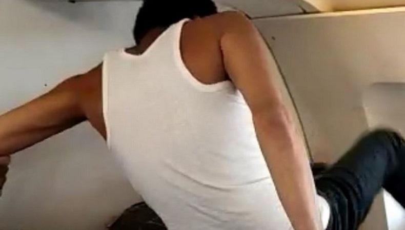 Bikin Penumpang Panik, Pria Gangguan Jiwa Ngamuk dan Coba Pecahkan Kaca Pesawat