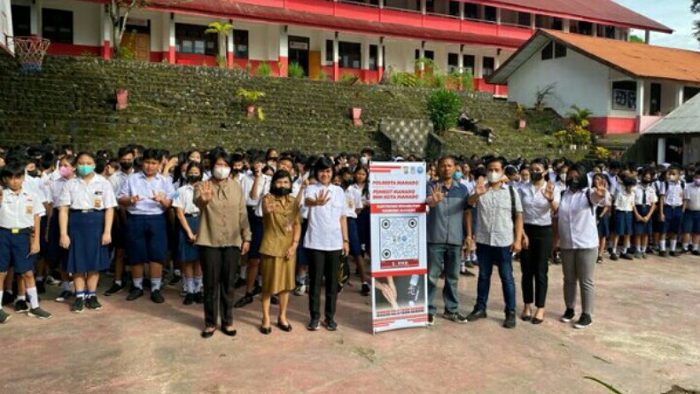 Cegah Penggunaan dan Peredaran Narkoba, Kompol May Diana Sambangi SMP Negeri 4 Manado