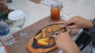 Deretan PO Bus Sediakan Makanan Mewah untuk Penumpang, Ada yang Dilayani Pramugari