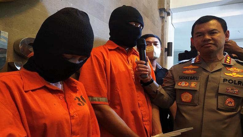 Pasangan Berbusana Adat Bali yang Viral Berhubungan Seks di Mobil Akhirnya Ditangkap
