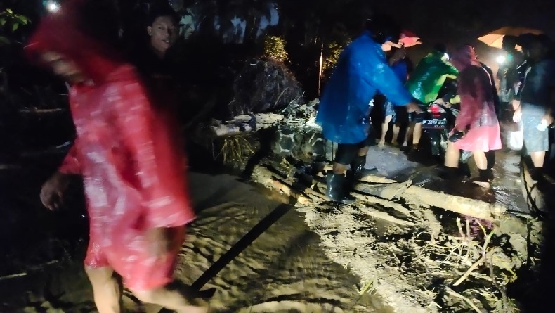 Banjir Bandang Terjang Pameungpeuk Garut, Ribuan Warga Terdampak