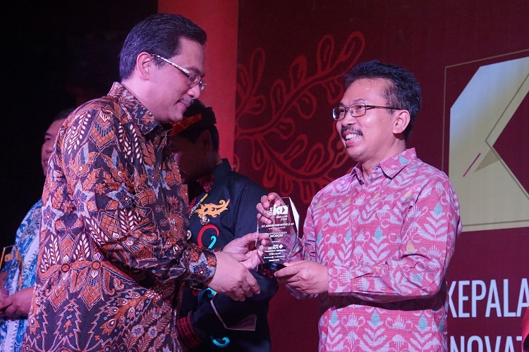 Inovasi Eko-Tren Hantarkan Gubernur Khofifah Raih Penghargaan KDI 2022