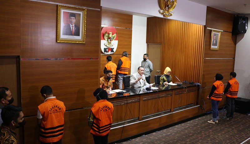 Kasus Suap Hakim Agung, 2 Pegawai MA Dituntut 8 dan 6 Tahun Penjara