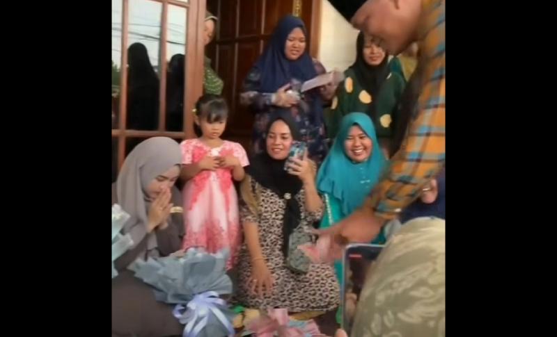 Viral Calon Pengantin Perempuan Disawer Uang Jutaan, Netizen: Jadi Pengen Cepet Dilamar