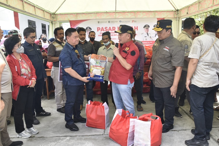 Tekan Inflasi, Pemprov Kalteng Berikan Subsidi 2.500 Paket Sembako di Gelaran Pasar Murah 