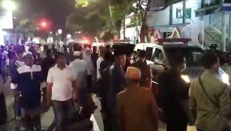 Pecah Tangis Warga Pasuruan Sambut Kedatangan 5 Jenazah Korban Kecelakaan Tol Bawen