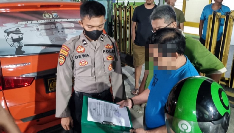 Dijual Lewat Aplikasi Ojol, Belasan Miras Ilegal di Mojokerto Disita