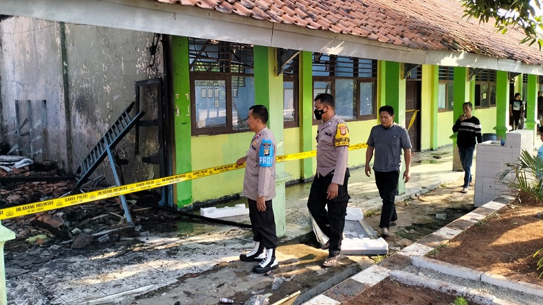 Kebakaran Landa Ruangan SMAN 1 Pebayuran Bekasi, 4 Mobil Damkar Dikerahkan