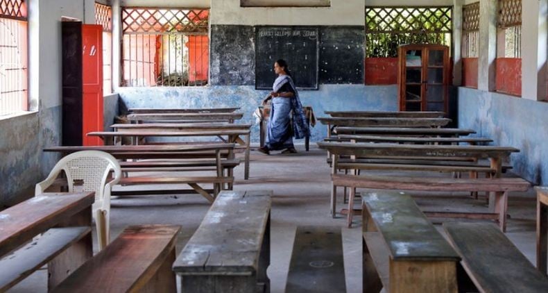 Duh, Guru Paksa Siswinya Buka Seragam di Hadapan Teman-Teman Kelas