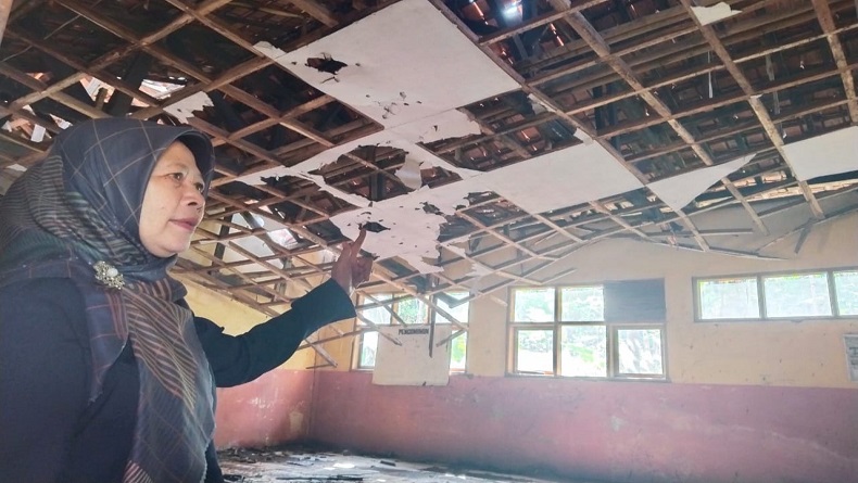 2 Ruang Kelas SDN Dunguswiru II Limbangan Garut Rusak Berat, Atap Nyaris Runtuh