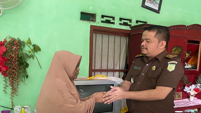 Kisah Pilu Suratmi Rawat 4 Anak Lumpuh dari Bayi hingga Dewasa, Menangis Dapat Bantuan