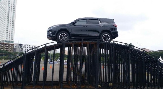 Dianggap Mobil Mewah di Jakarta, Fortuner dan Pajero Sport di Papua Jadi Angkot