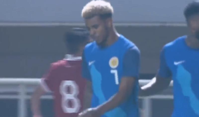 Juninho Bacuna Tekel Marselino dan Tendang Bola ke Suporter Indonesia, Medsosnya Diserbu Netizen