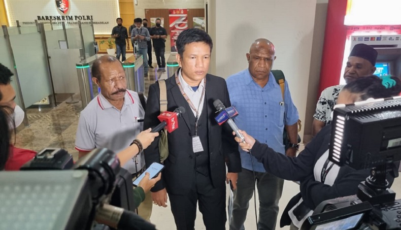 Pj Gubernur Papua Barat Paulus Waterpauw Laporkan Pengacara Lukas Enembe ke Bareskrim