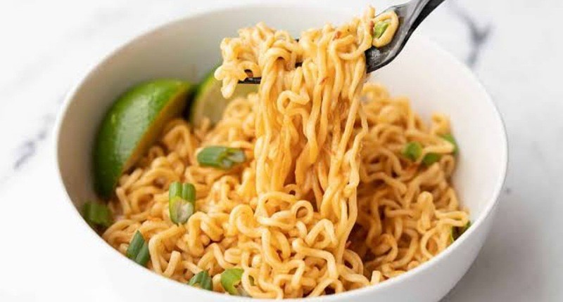 Bolehkah Makan Mi Instan Setiap Hari? Dokter Ungkap Efek yang Terjadi pada Tubuh!
