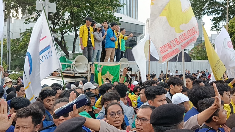 Demo Tolak Harga BBM Naik di Monas Sempat Ricuh, Polisi Amankan 1 Orang Diduga Penyusup