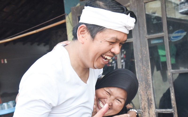 Digugat Cerai Istri Anne Ratna Mustika, Dedi Mulyadi Dipeluk Janda