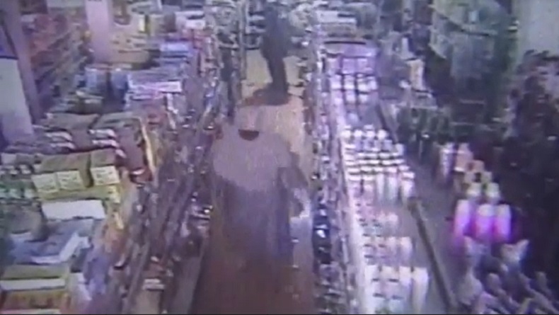 Komplotan Emak-Emak Bergamis di Ponorogo Terekam CCTV Curi Susu Formula