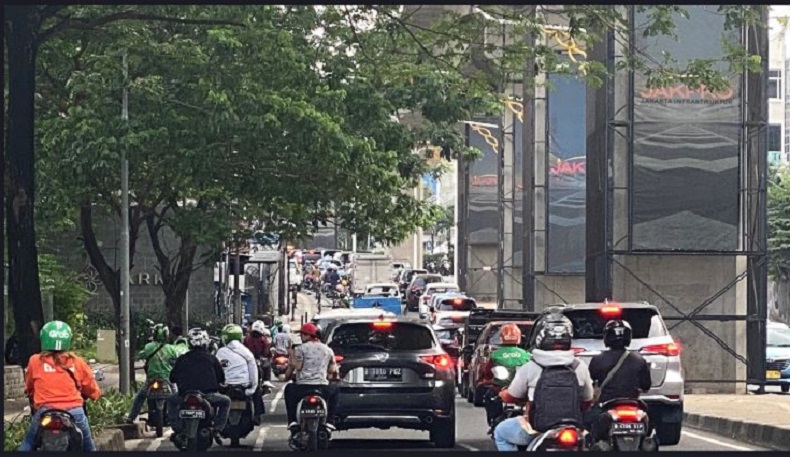Uji Coba Rekayasa Lalin di Cipete, Jalan Panglima Polim Arah TB Simatupang Macet