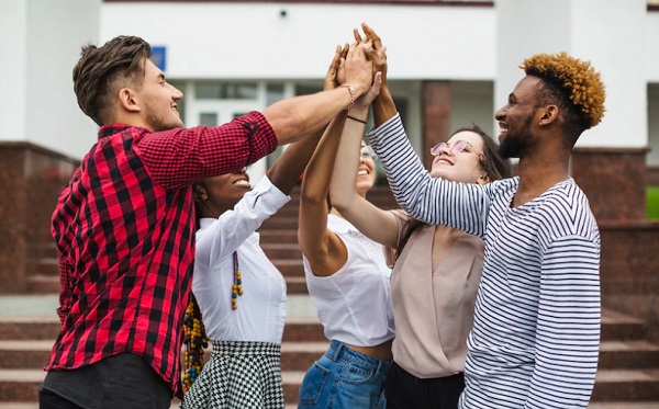 Contoh Sikap Toleransi dalam Lingkungan Masyarakat, Sekolah, dan Rumah, Jaga Kerukunan Antarsesama