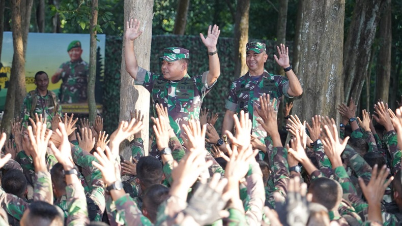 Tinjau Latihan Taruna Akmil, Jenderal Dudung Ingatkan Jangan Semena-mena saat Jadi Pemimpin