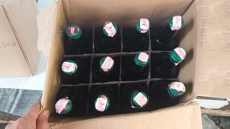 Razia Warung Kelontong di Terminal Kampung Rambutan, Polisi Sita 10 Botol Miras Intisari