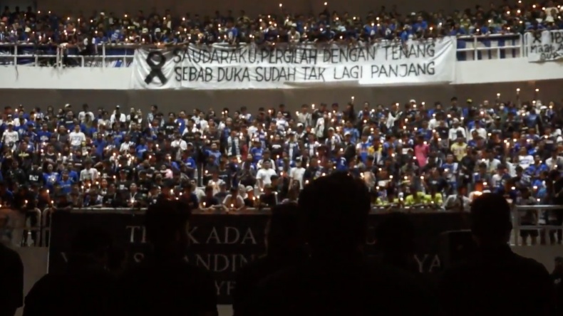 Duka Tragedi Kanjuruhan, Pemain dan Suporter PSIS Gelar Doa Bersama di Stadion Jatidiri