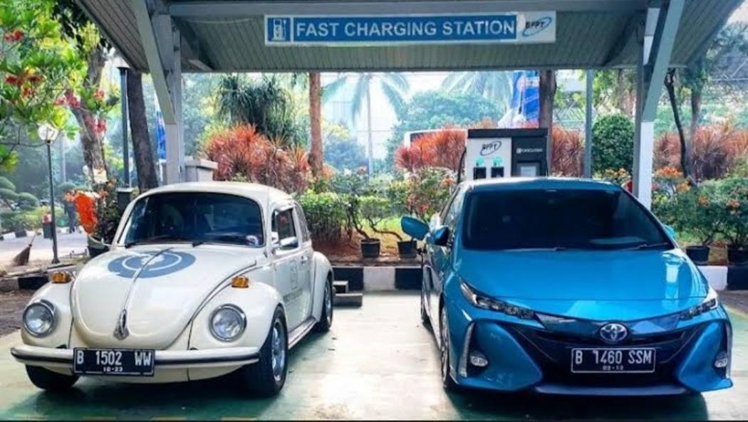 Mobil Dikonversi Listrik Akan Dapat Insentif Bebas Parkir dan Tol?