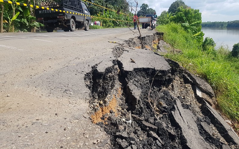 Dihantam Luapan Sungai Musi, Jalan di Tebing Tinggi Empat Lawang Terputus