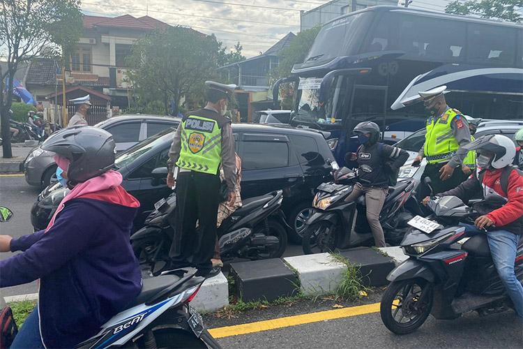 Masuk Jalur Cepat, Puluhan Pengendara Motor Ditilang di Ring Road Timur Yogyakarta