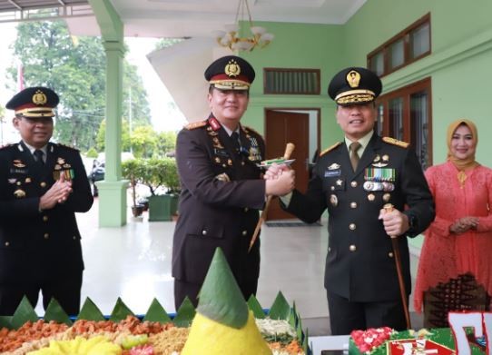 Kapolda Riau dan Rombongan Pagi-Pagi Datangi Kediaman Danrem 031/WB, Ada Apa? 