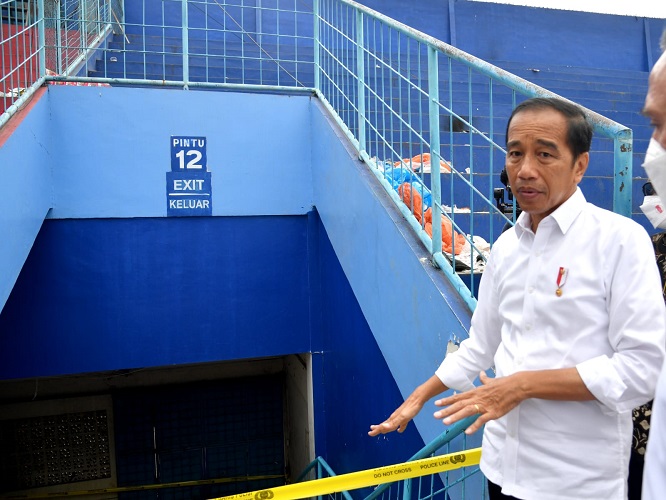 Jokowi Sebut Beberapa Pintu Keluar Stadion Terkunci saat Tragedi Kanjuruhan