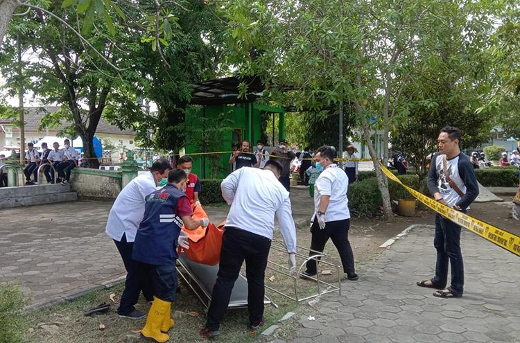 Jalan Sempoyongan, Kakek 65 Tahun Ditemukan Tewas di Alun-Alun Wates 