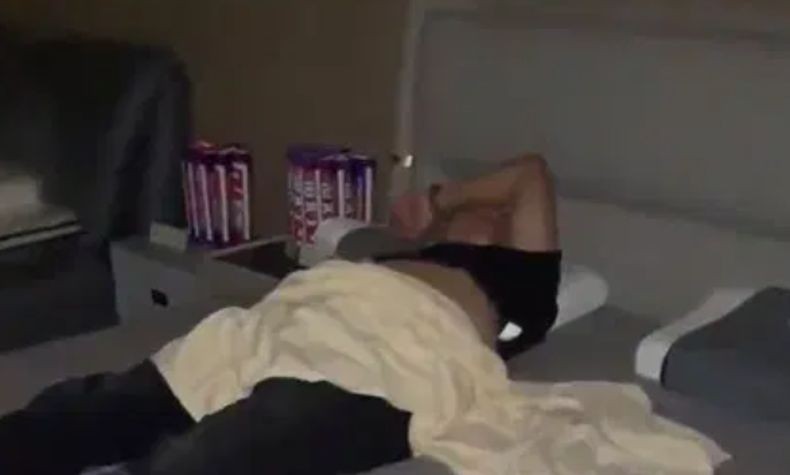 Viral Pria Ini Tertidur Pulas di Kasur Display Toko, Setelah Bangun Langsung Bayar Rp40 Juta