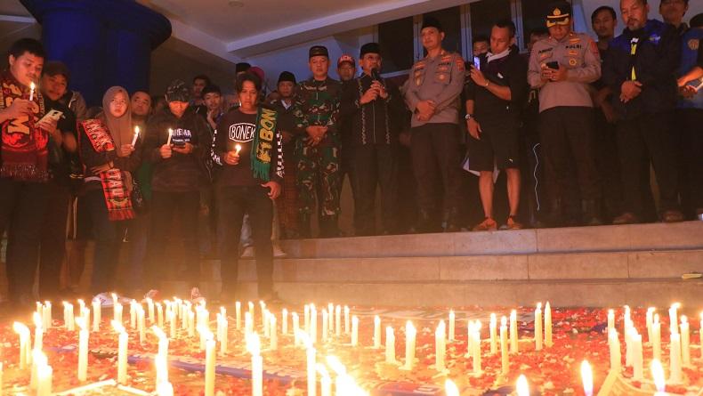 Suporter Persita dan Persikota Bersatu Gelar Doa Bersama untuk Korban Tragedi Kanjuruhan