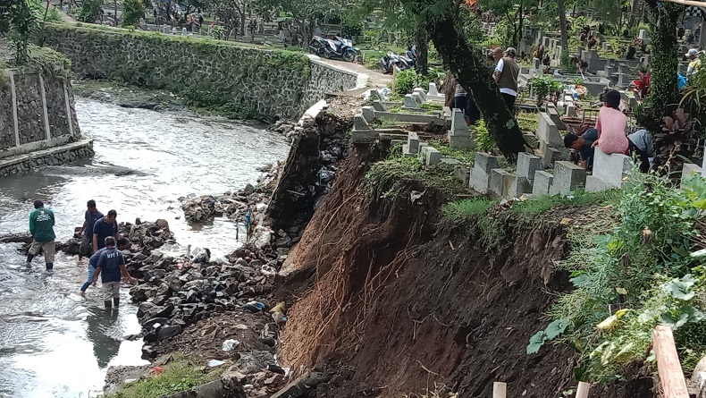25 Makam di TPU Sirnaraga Rusak dan Perlu Penanganan Segera, 7 Harus Dipindahkan