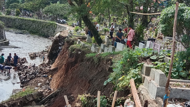 7 Jenazah yang Makamnya Rusak di TPU Sirnaraga Bandung Dipindahkan