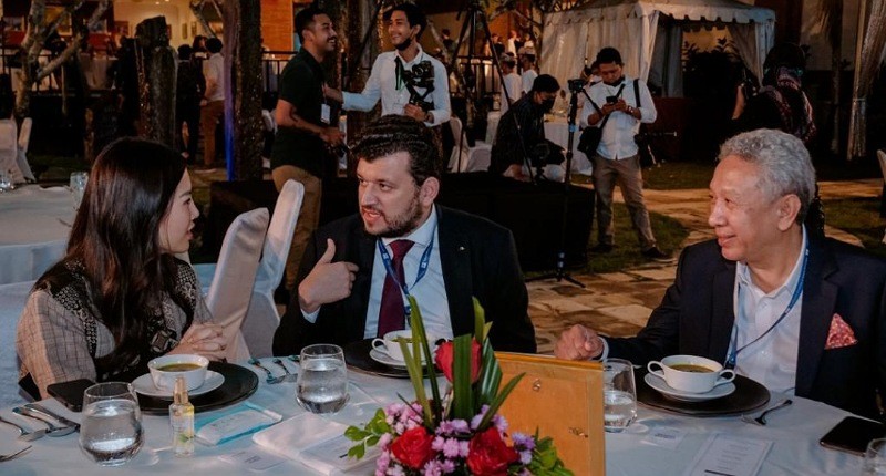 Wamenparekraf Angela Tampil Anggun saat Hadiri Welcoming Dinner Delegasi WCCE di Museum Pasifika Bali