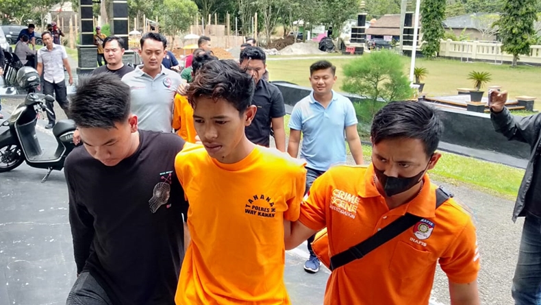 Ditangkap! Begini Tampang Pembunuh Satu Keluarga di Way Kanan 